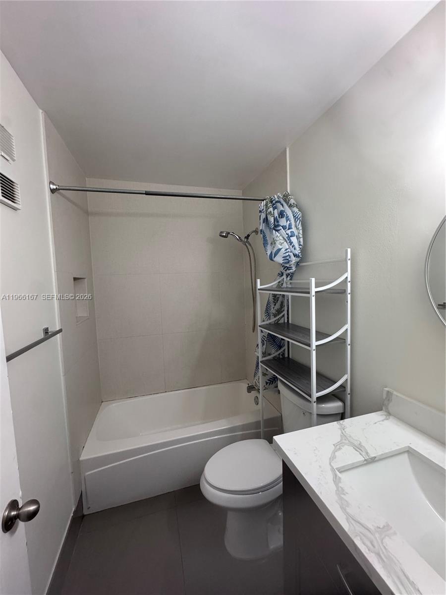 504 Woodgate Cir #C, Sunrise FL 33326