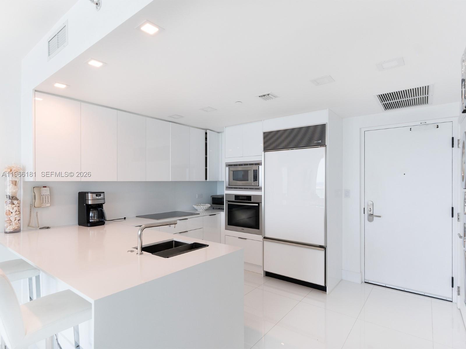 6799 Collins Ave #704, Miami Beach FL 33141