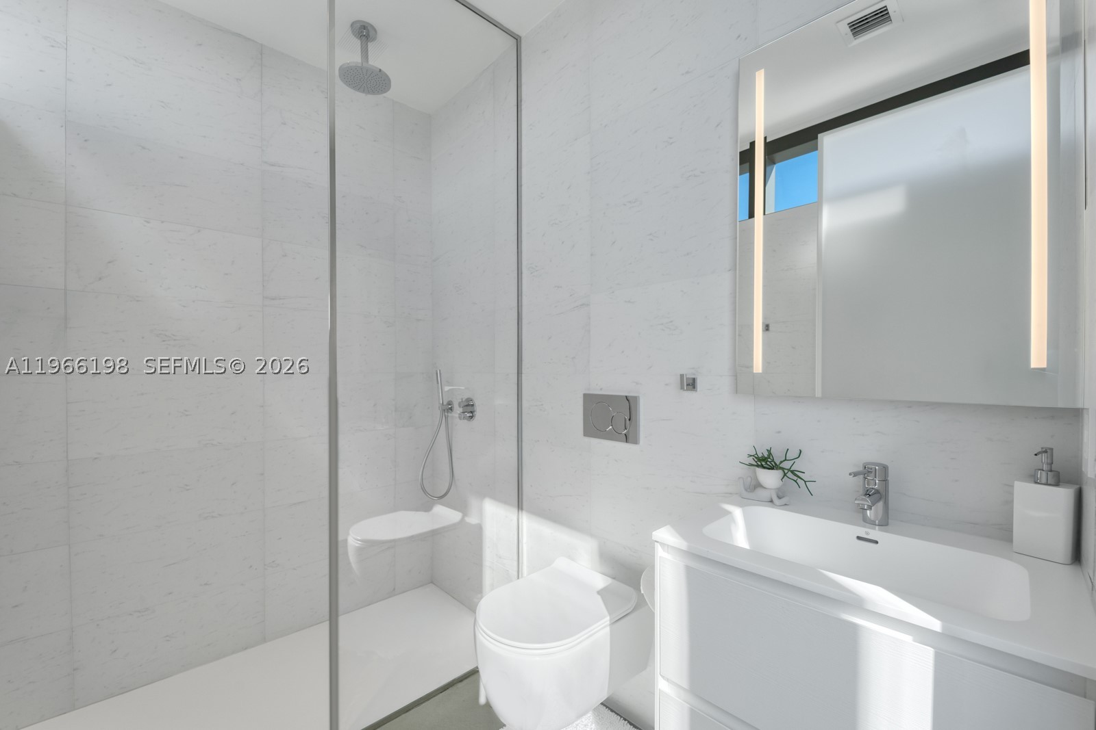 2000 S Ocean Dr #25B, Hallandale Beach FL 33009