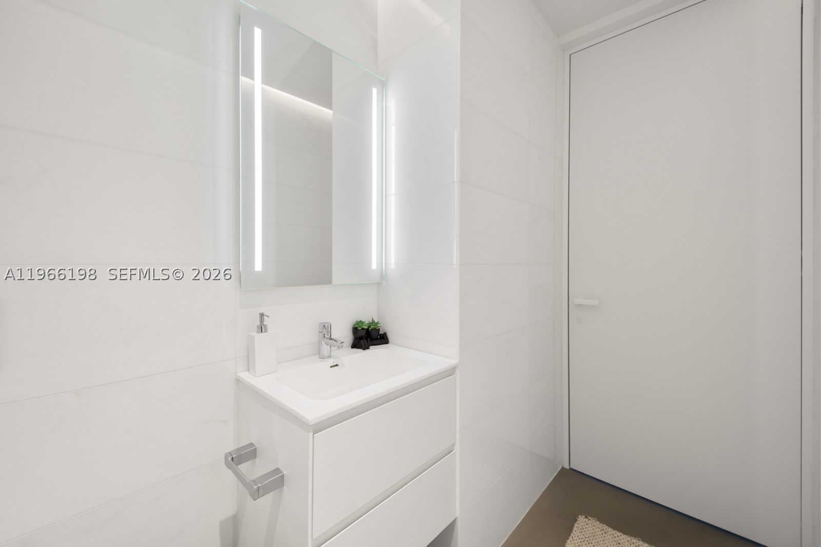 2000 S Ocean Dr #25B, Hallandale Beach FL 33009