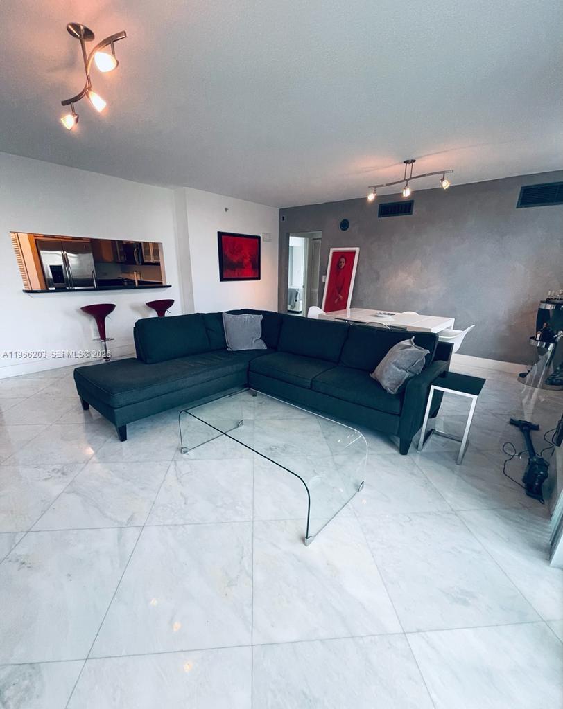31 SE 5th St #601, Miami FL 33131