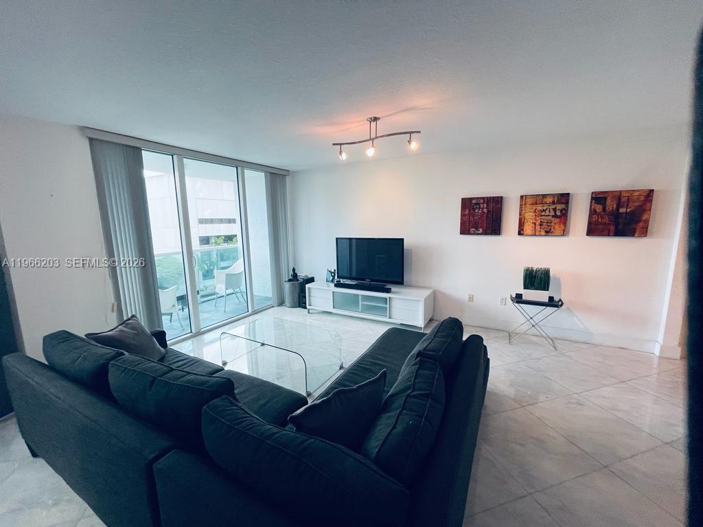 31 SE 5th St #601, Miami FL 33131