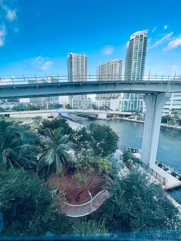 31 SE 5th St #601, Miami FL 33131