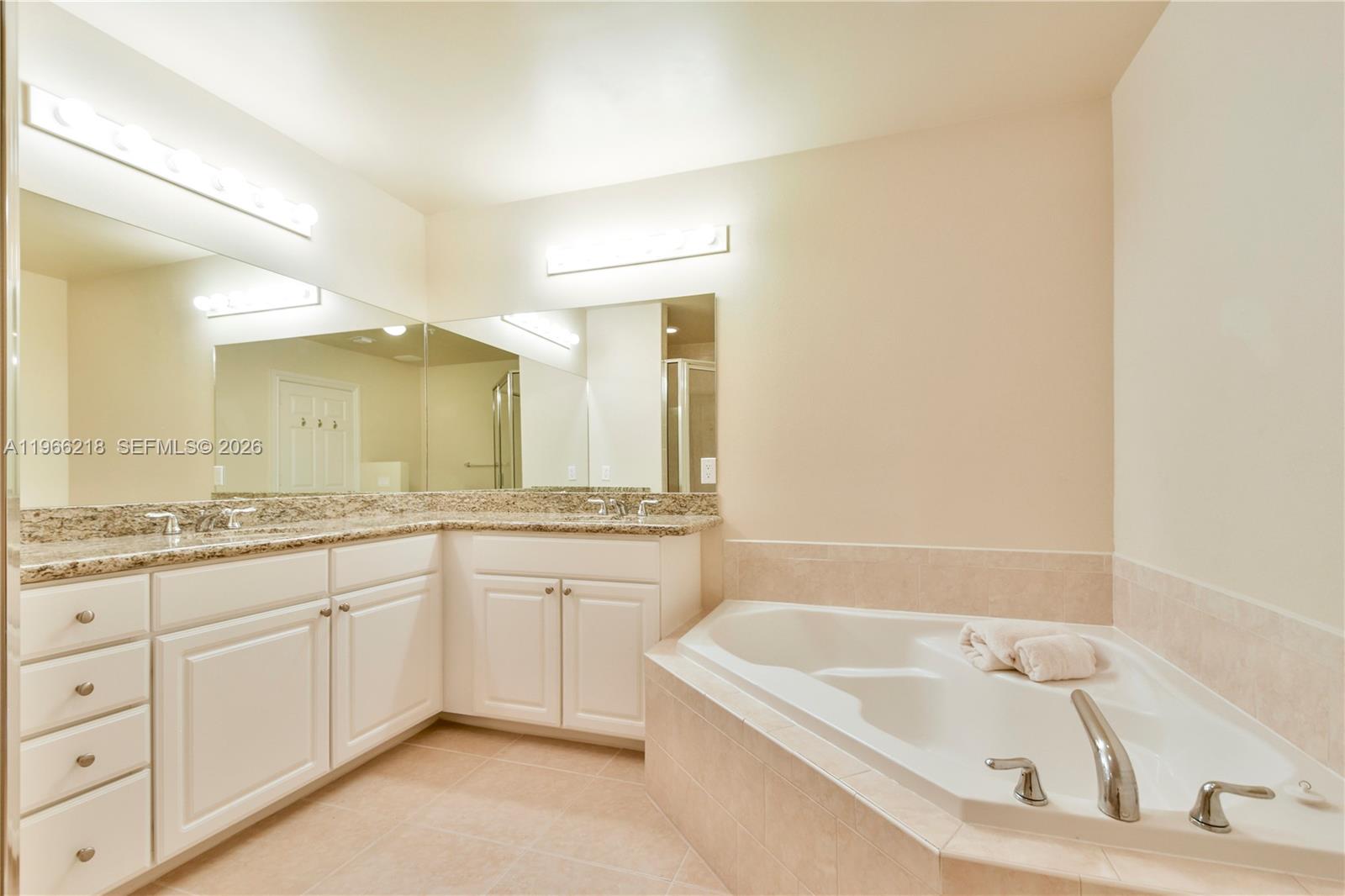 3001 NE 185th St #103, Aventura FL 33180