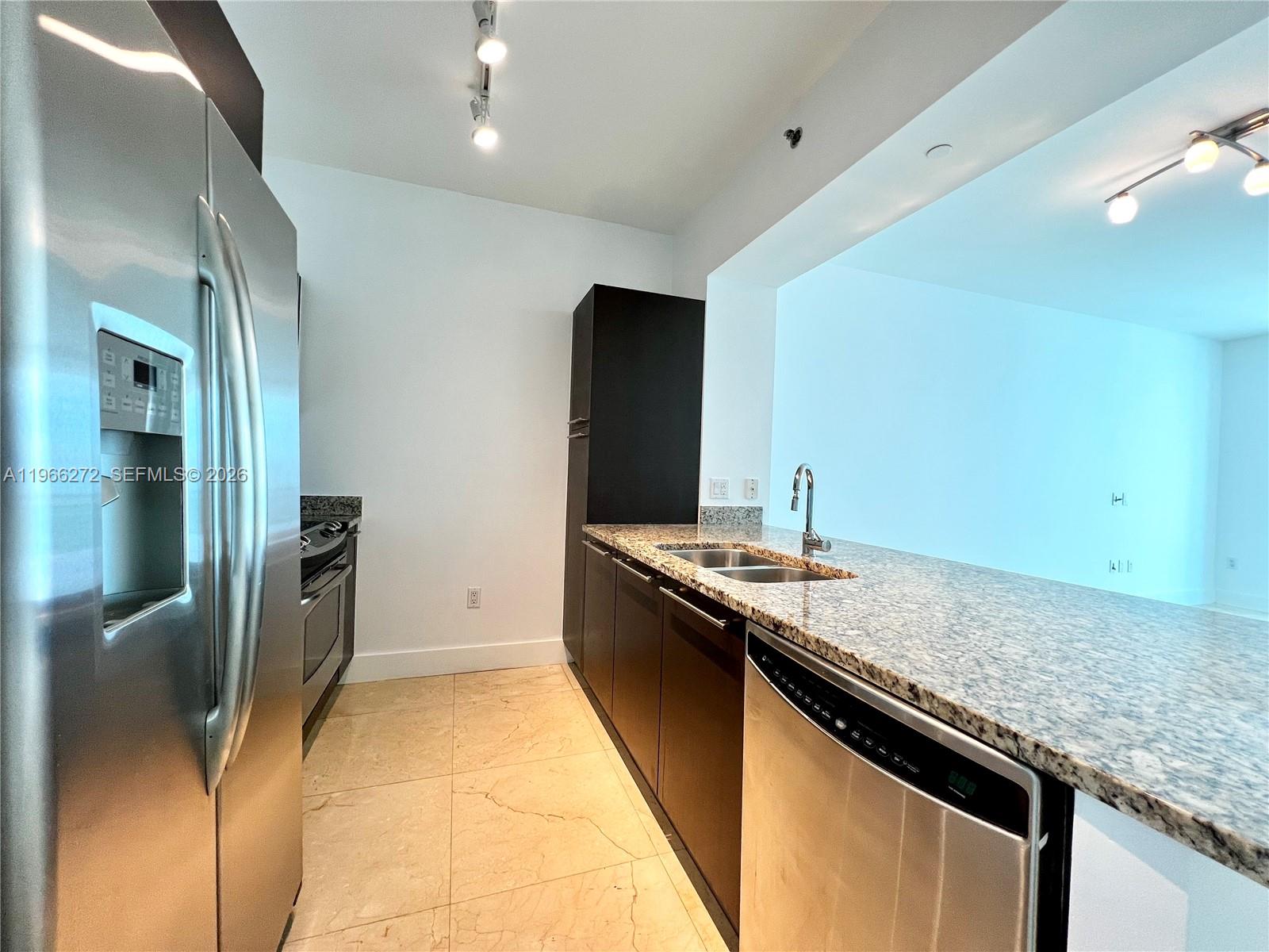 950 Brickell Bay Dr #3903, Miami FL 33131