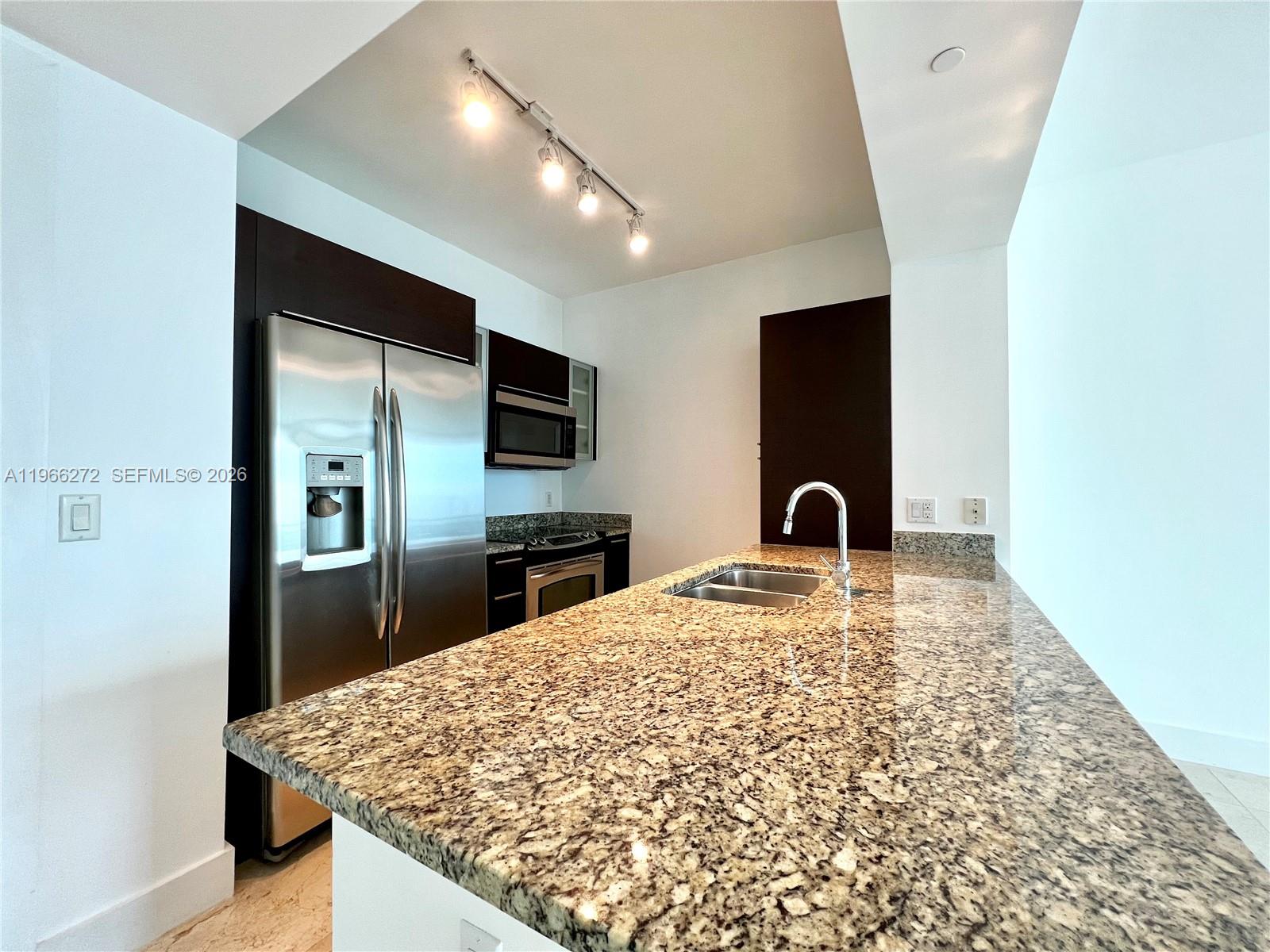 950 Brickell Bay Dr #3903, Miami FL 33131