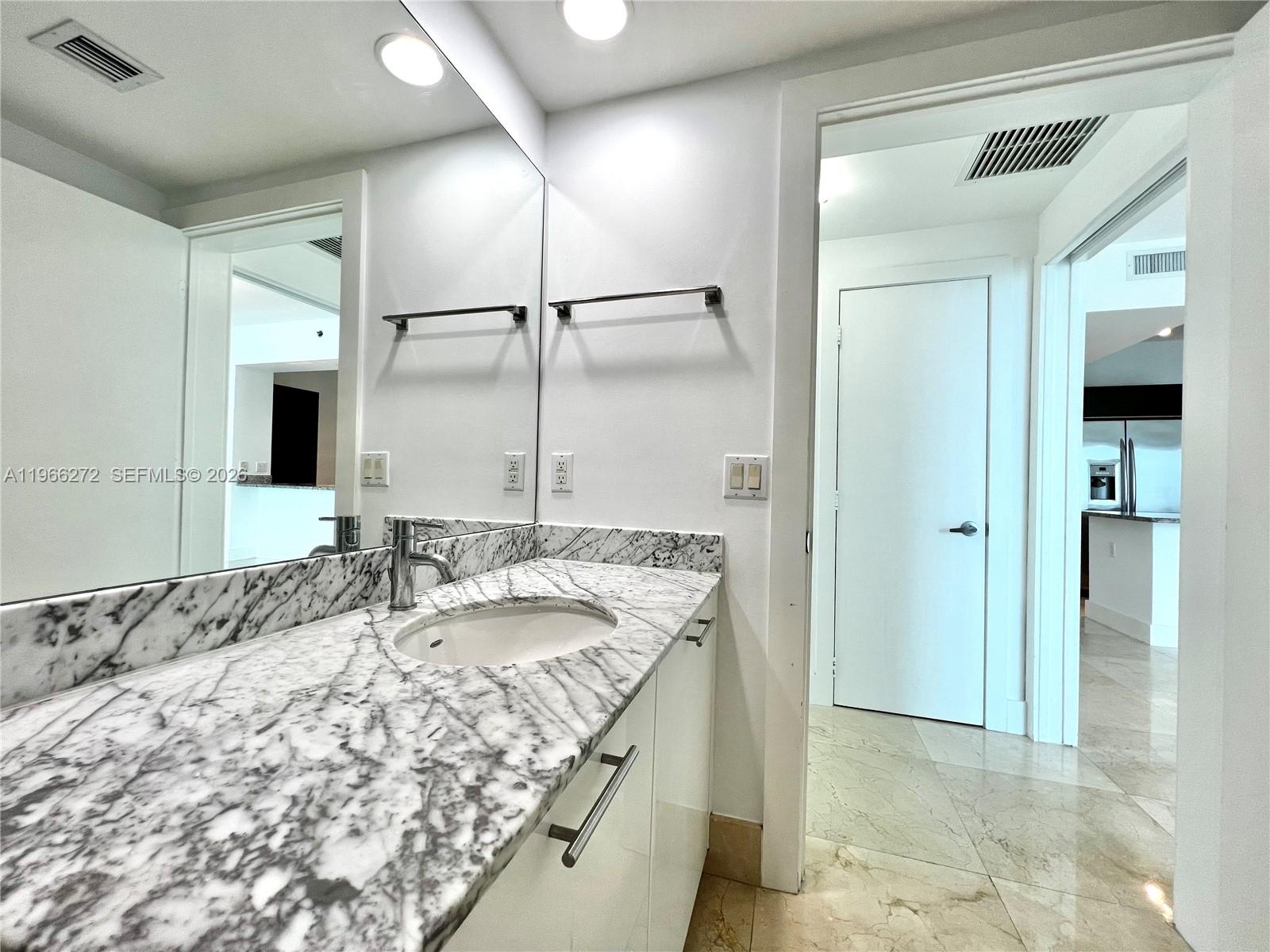 950 Brickell Bay Dr #3903, Miami FL 33131