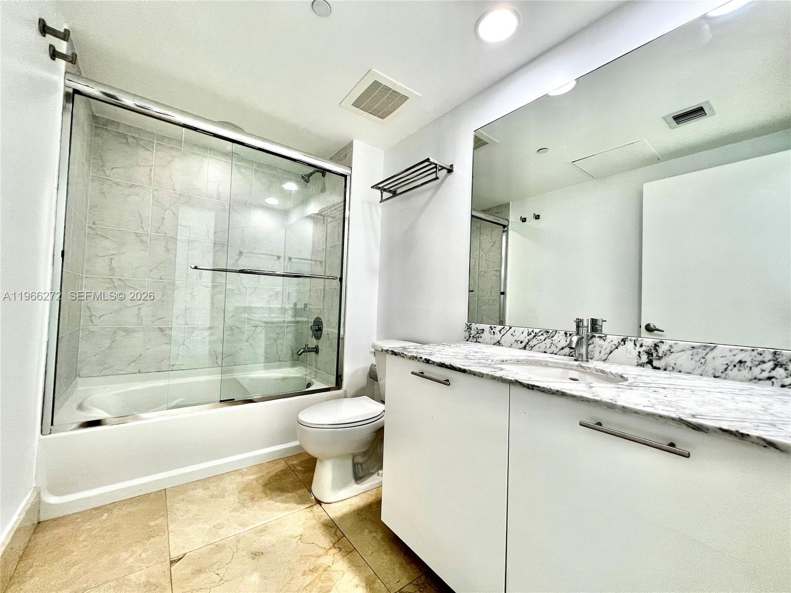 950 Brickell Bay Dr #3903, Miami FL 33131