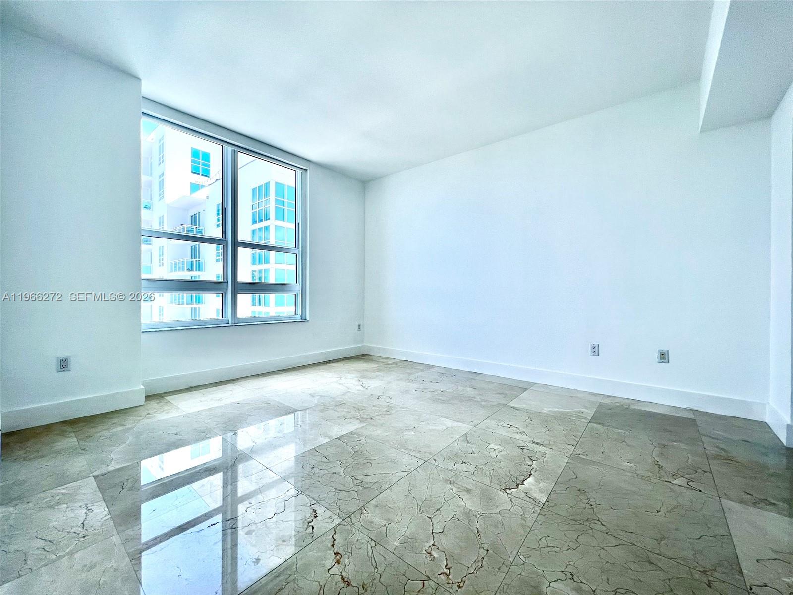 950 Brickell Bay Dr #3903, Miami FL 33131