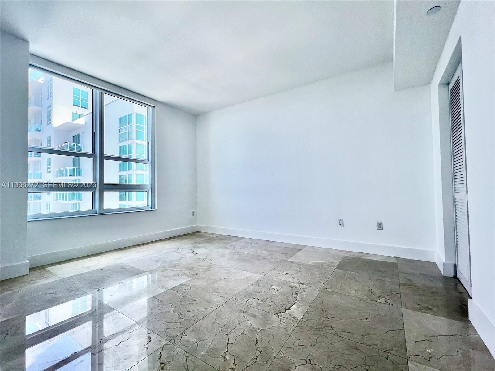 950 Brickell Bay Dr #3903, Miami FL 33131