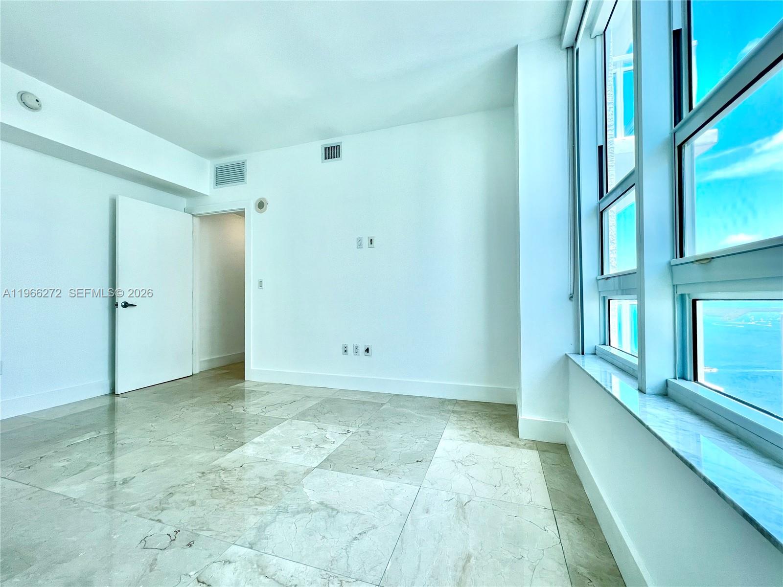 950 Brickell Bay Dr #3903, Miami FL 33131