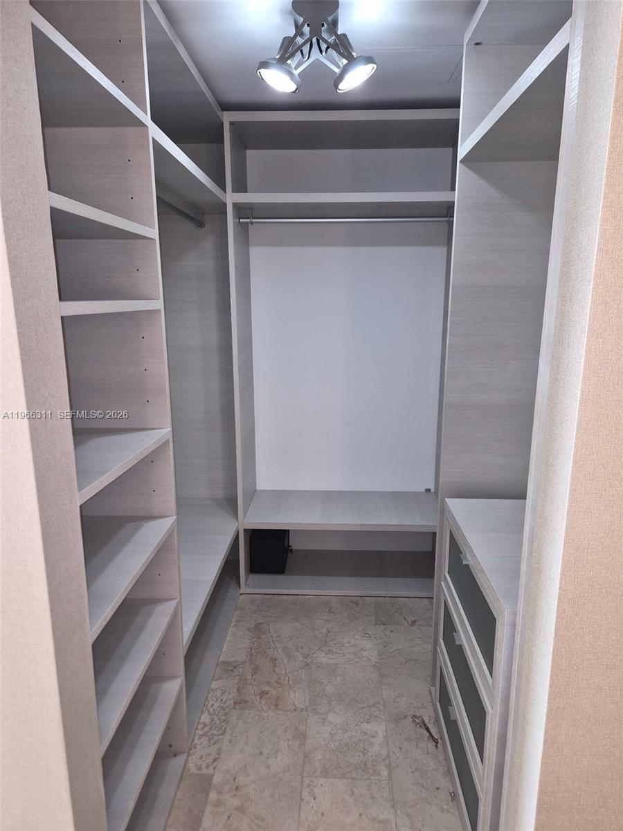 88 SW 7th St #3006, Miami FL 33130