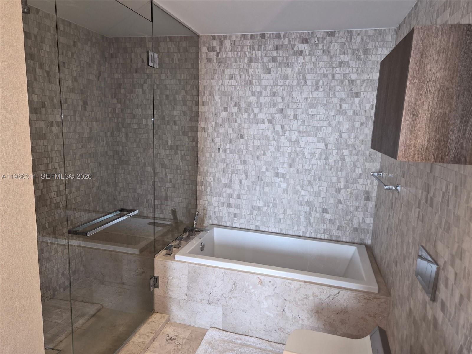 88 SW 7th St #3006, Miami FL 33130