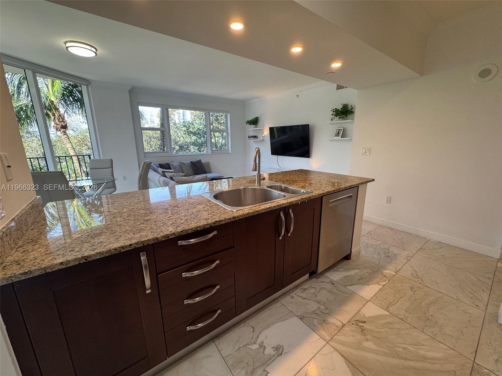 20000 E Country Club Dr #208, Aventura FL 33180