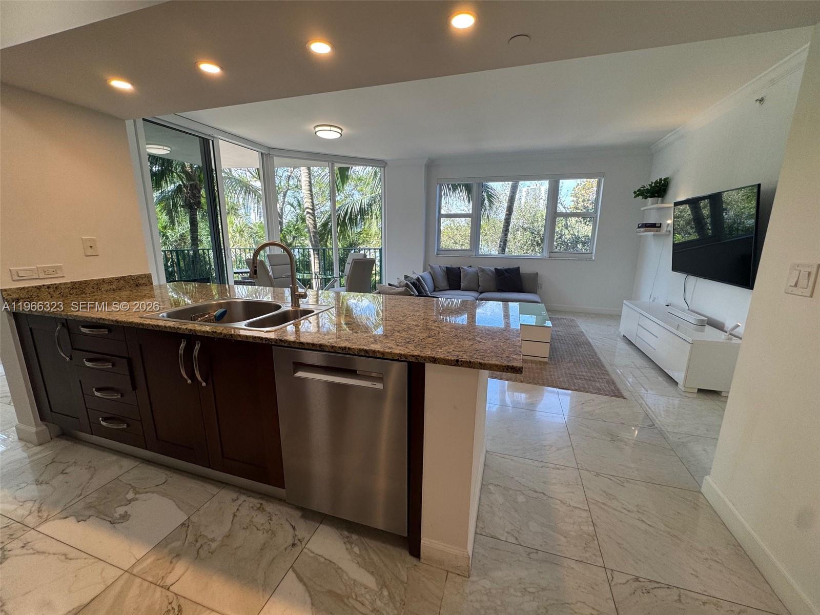 20000 E Country Club Dr #208, Aventura FL 33180