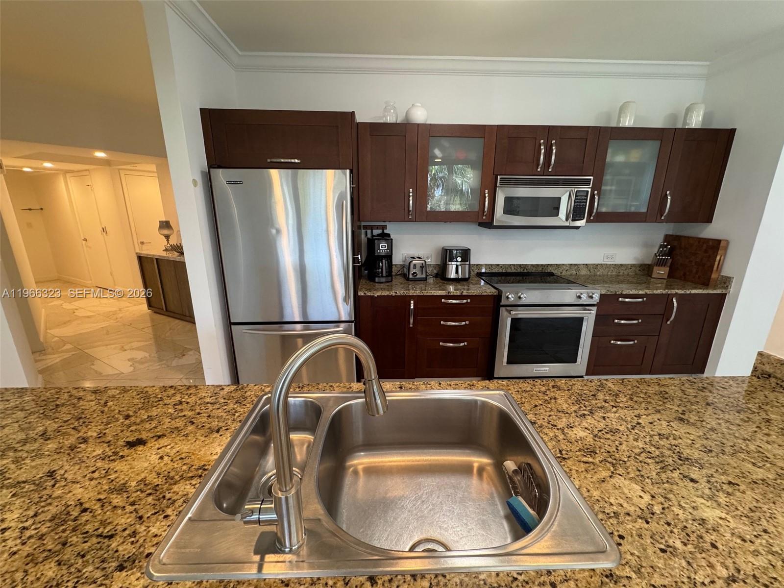 20000 E Country Club Dr #208, Aventura FL 33180