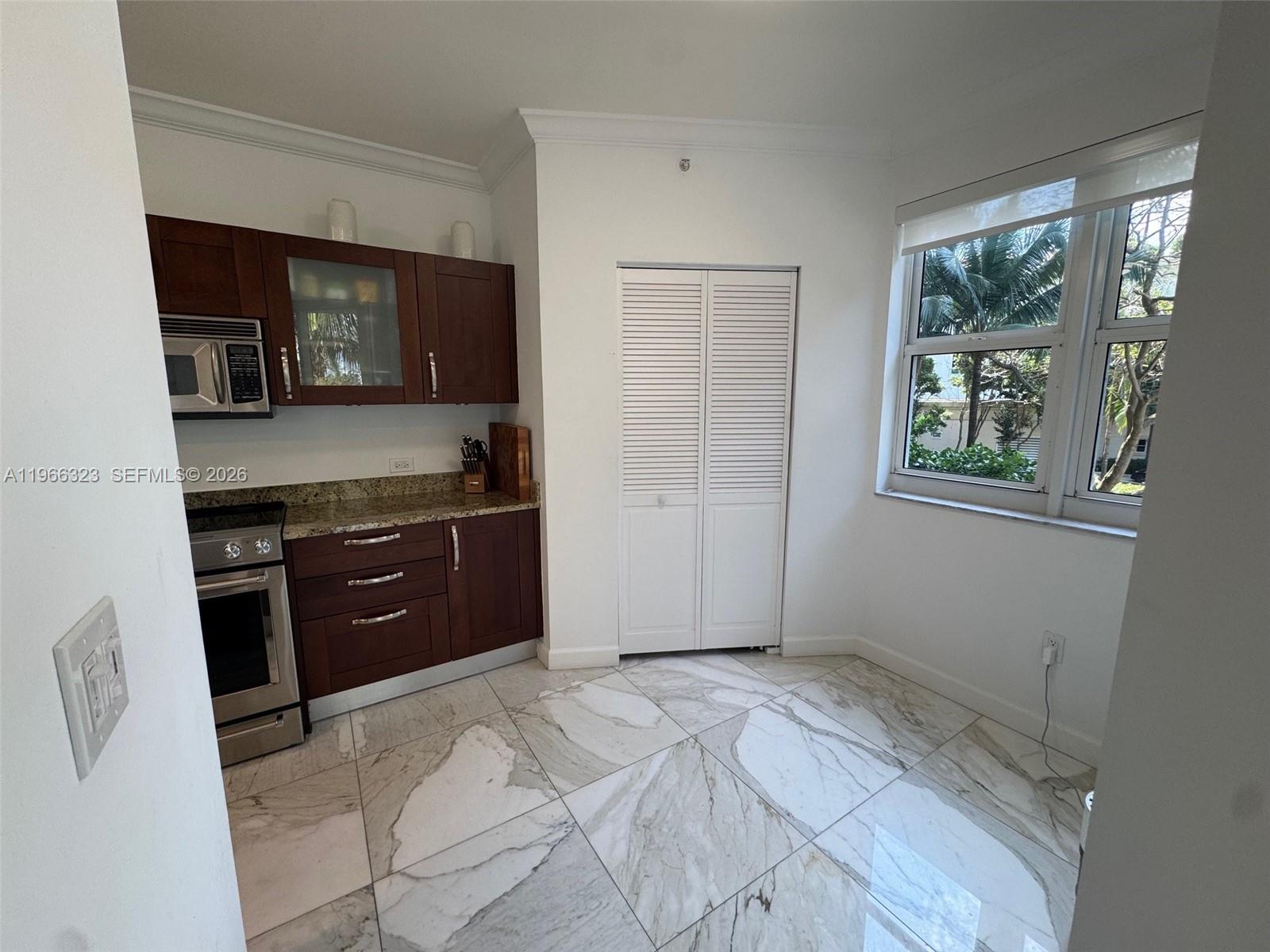20000 E Country Club Dr #208, Aventura FL 33180