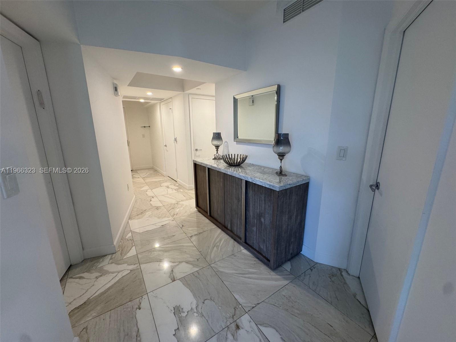 20000 E Country Club Dr #208, Aventura FL 33180