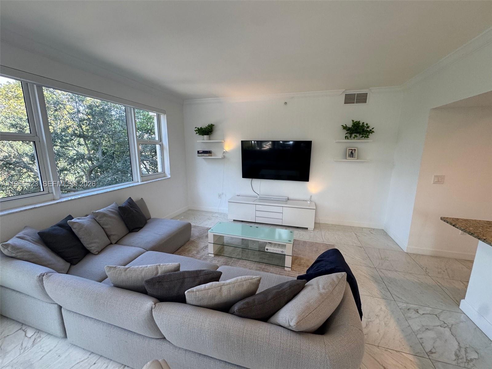 20000 E Country Club Dr #208, Aventura FL 33180