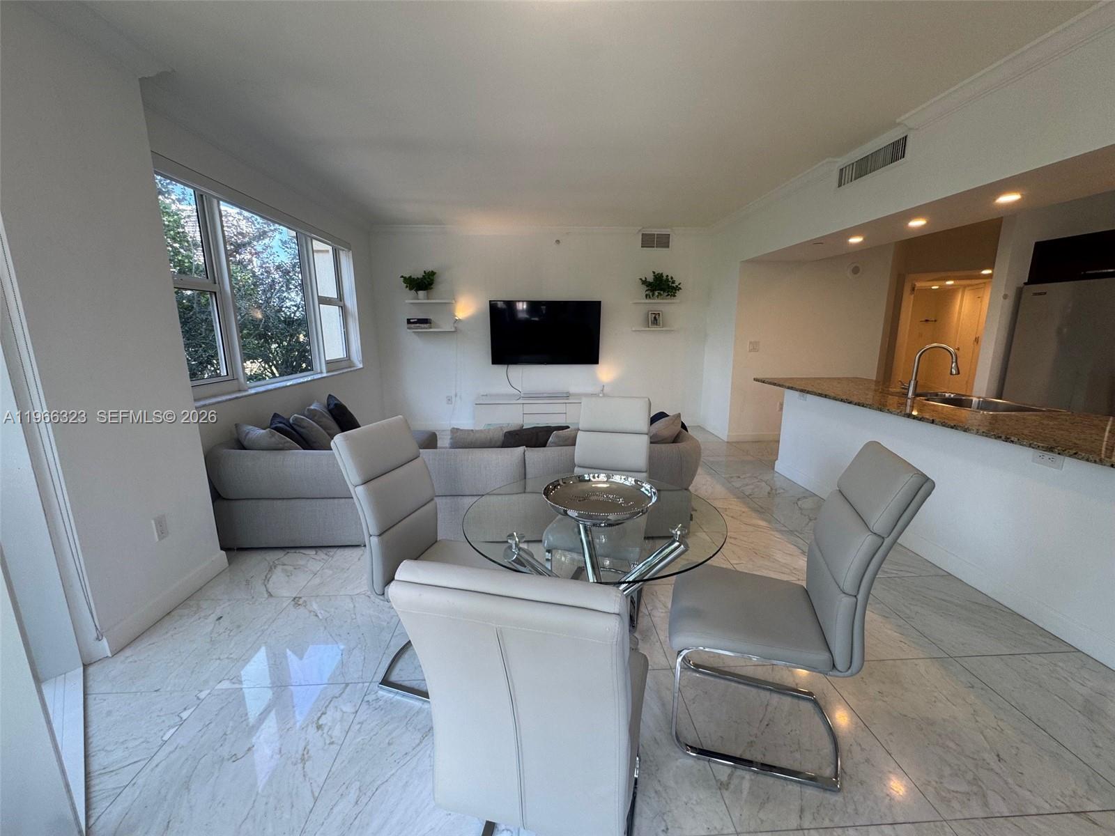 20000 E Country Club Dr #208, Aventura FL 33180