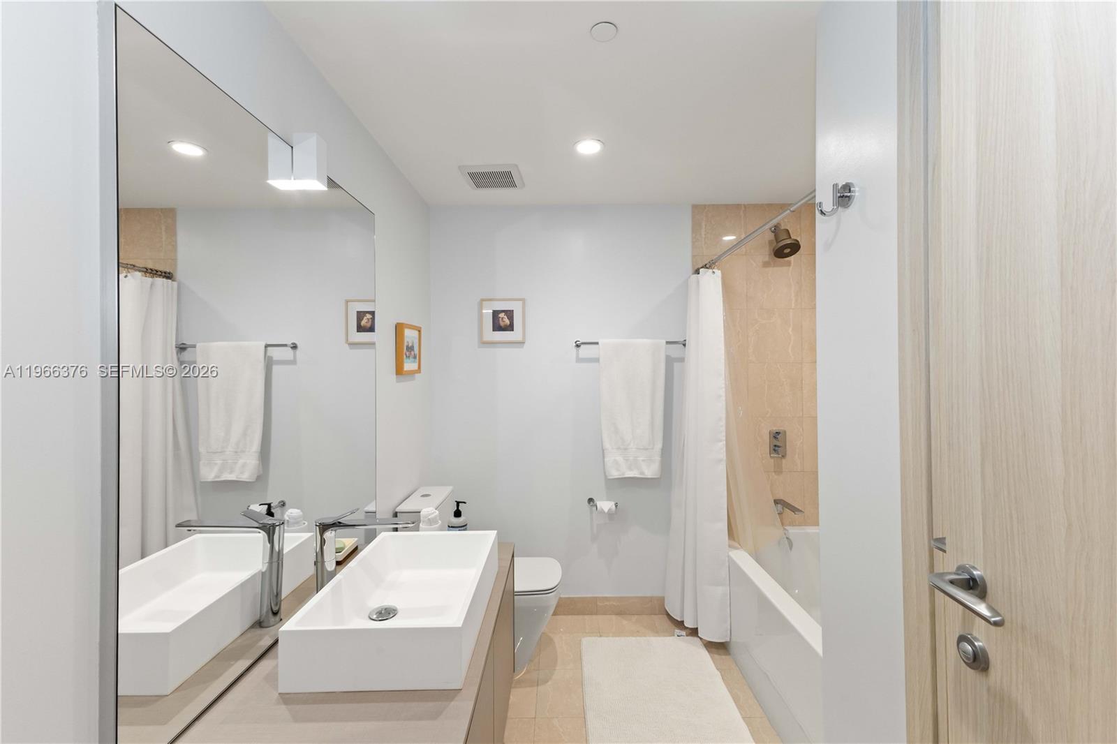 1000 Brickell Plz #4605, Miami FL 33131