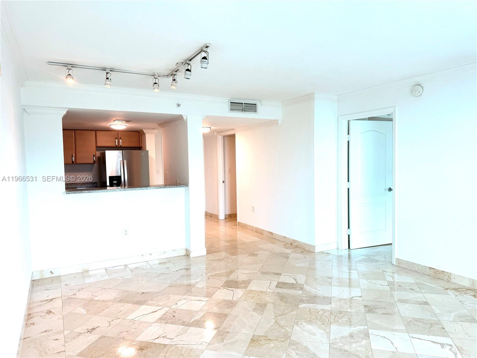 2101 Brickell Ave #2202, Miami FL 33129