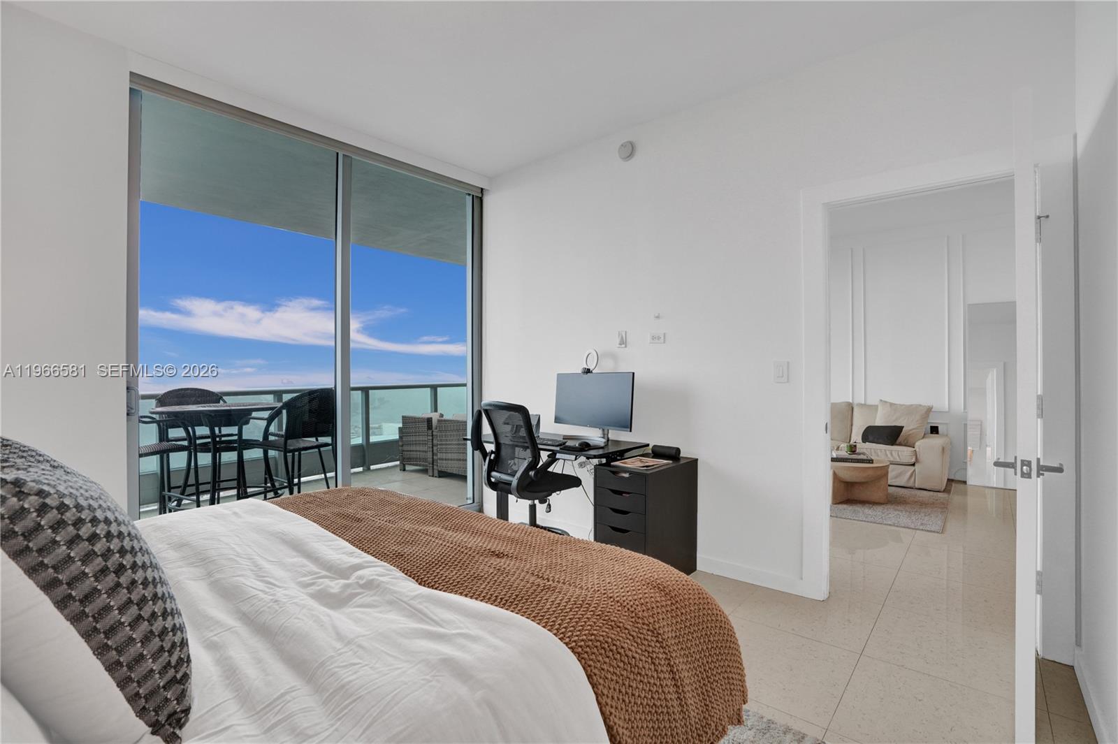 900 Biscayne Blvd #2907, Miami FL 33132