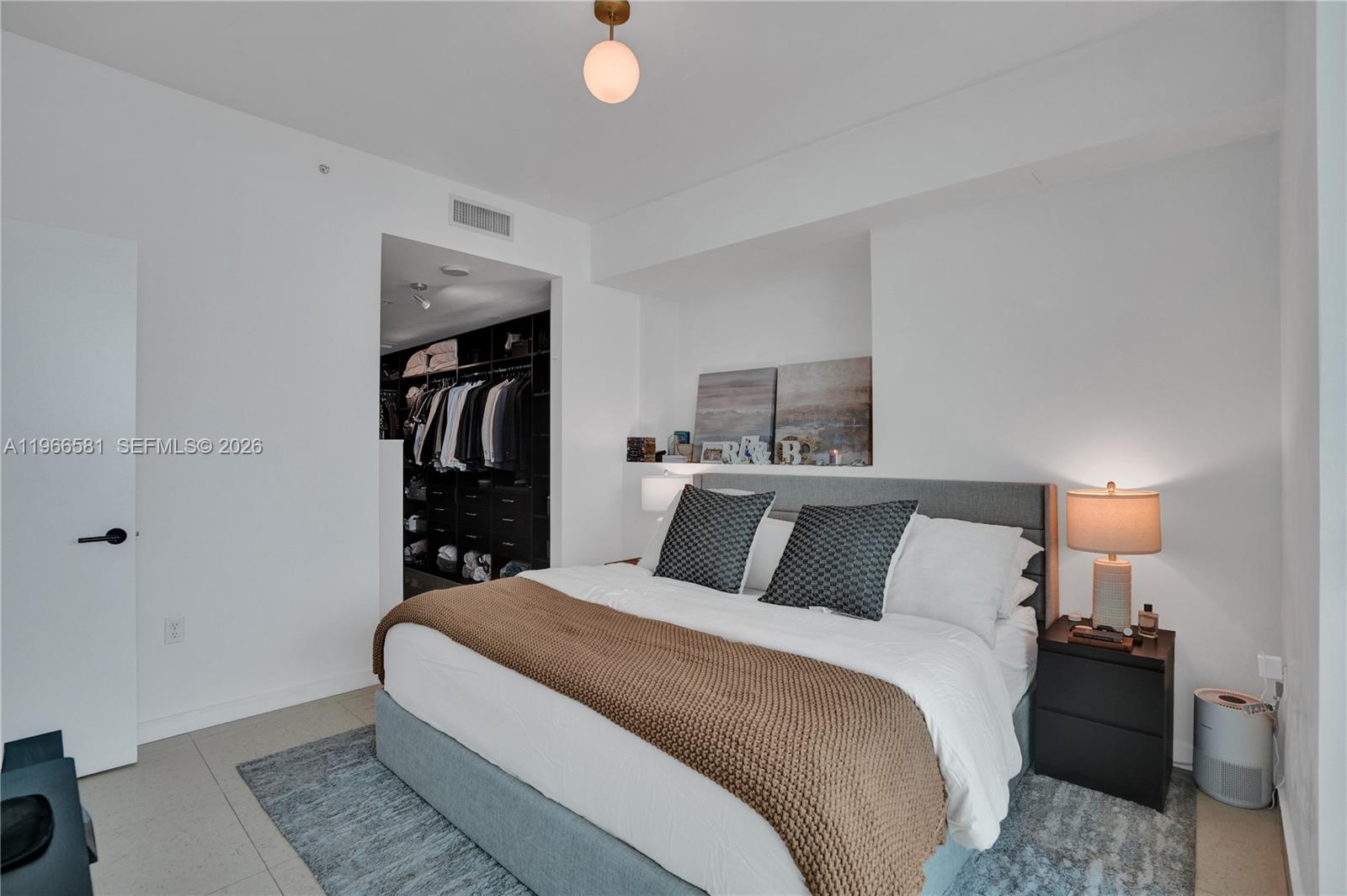 900 Biscayne Blvd #2907, Miami FL 33132