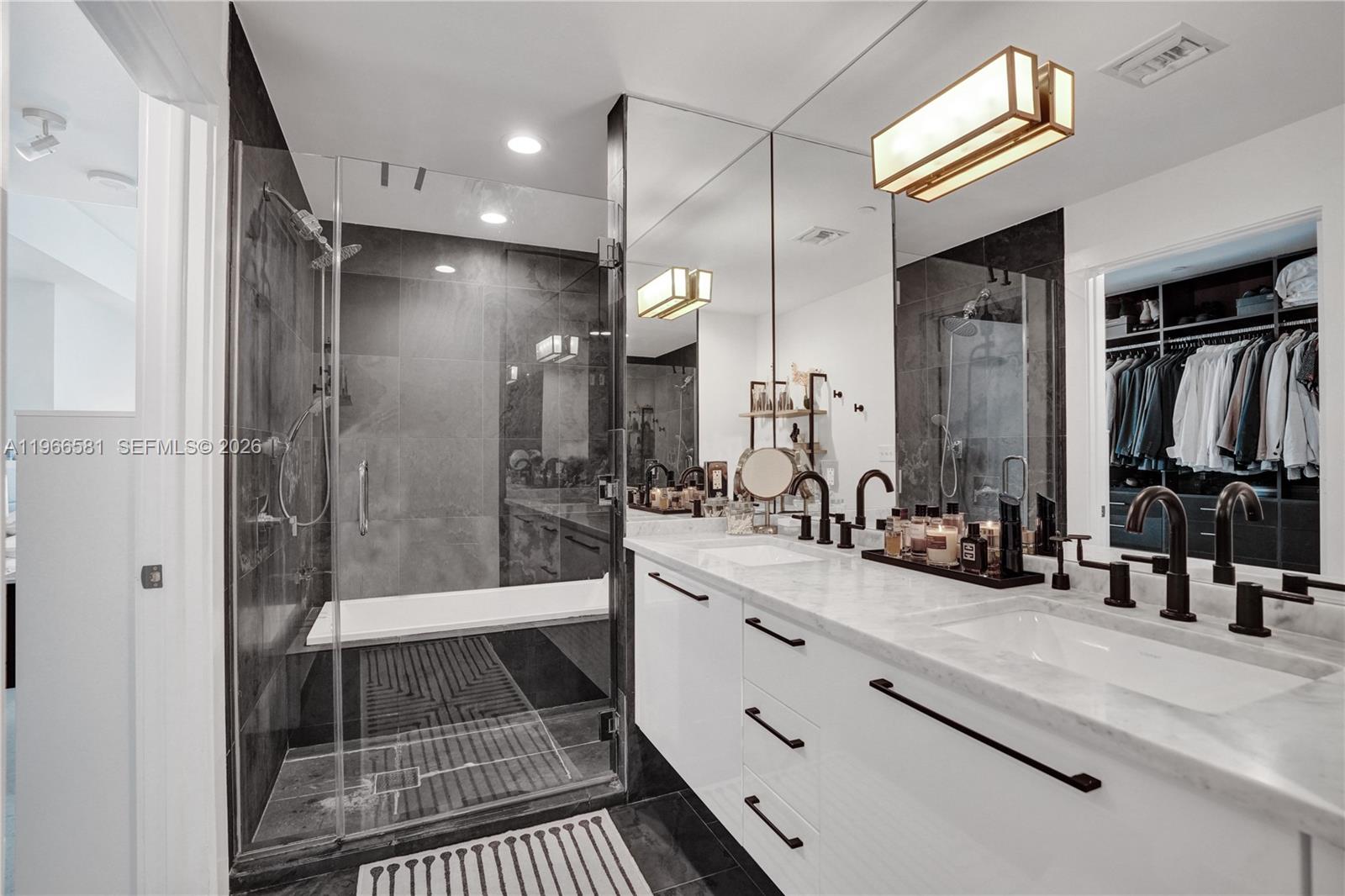 900 Biscayne Blvd #2907, Miami FL 33132