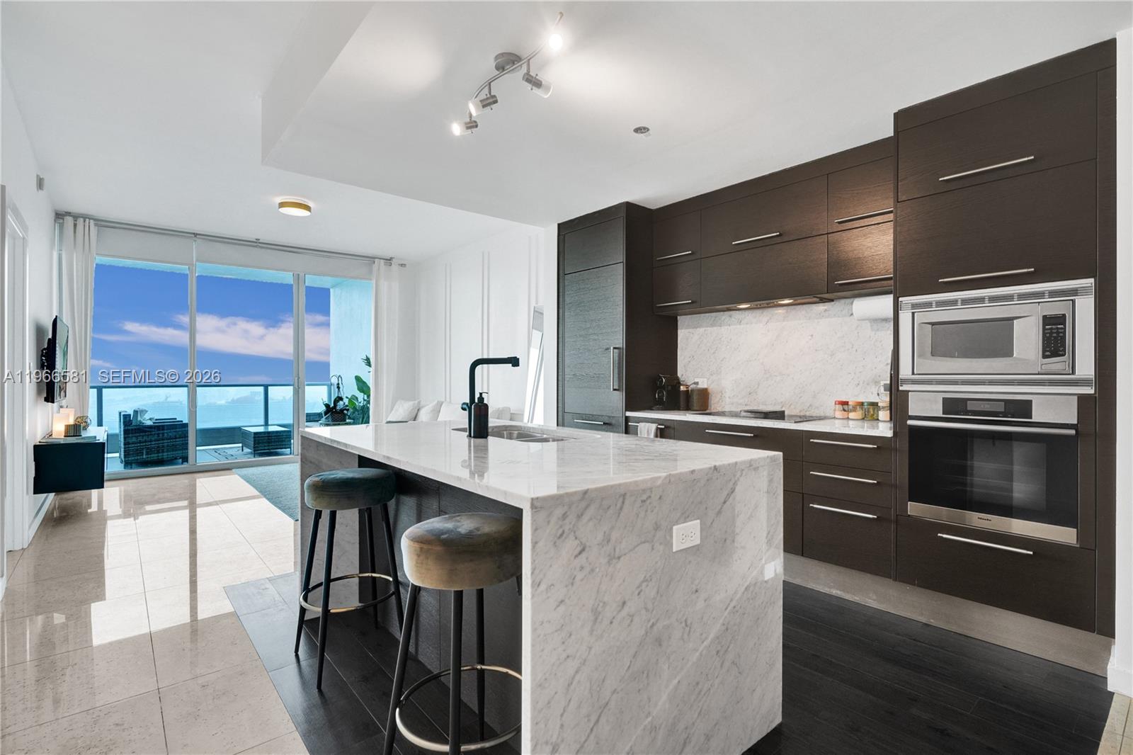 900 Biscayne Blvd #2907, Miami FL 33132