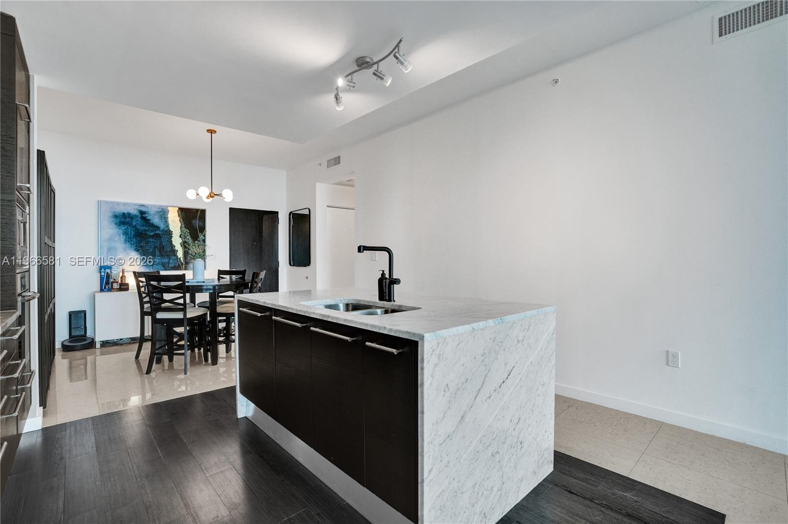 900 Biscayne Blvd #2907, Miami FL 33132