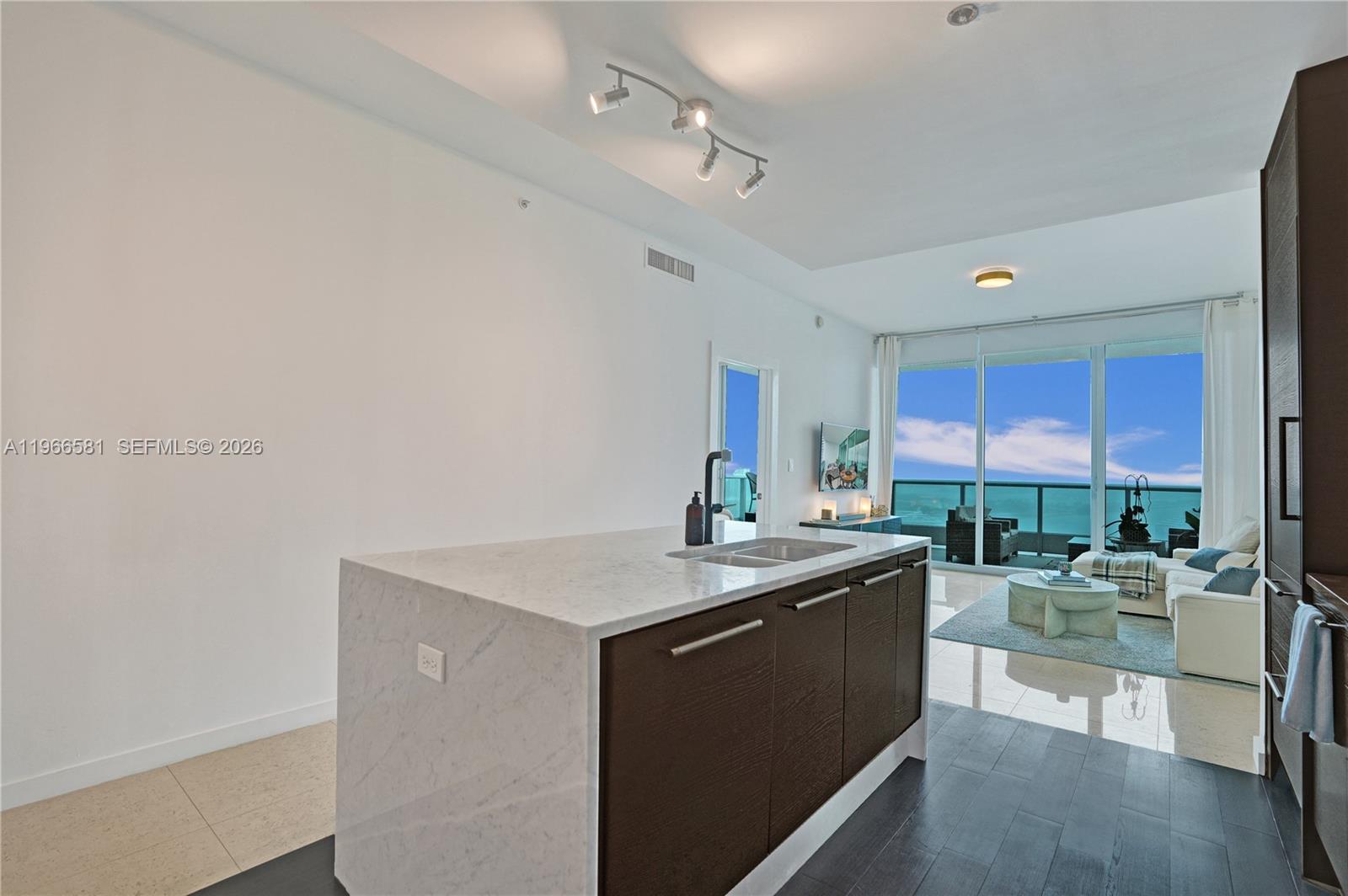 900 Biscayne Blvd #2907, Miami FL 33132