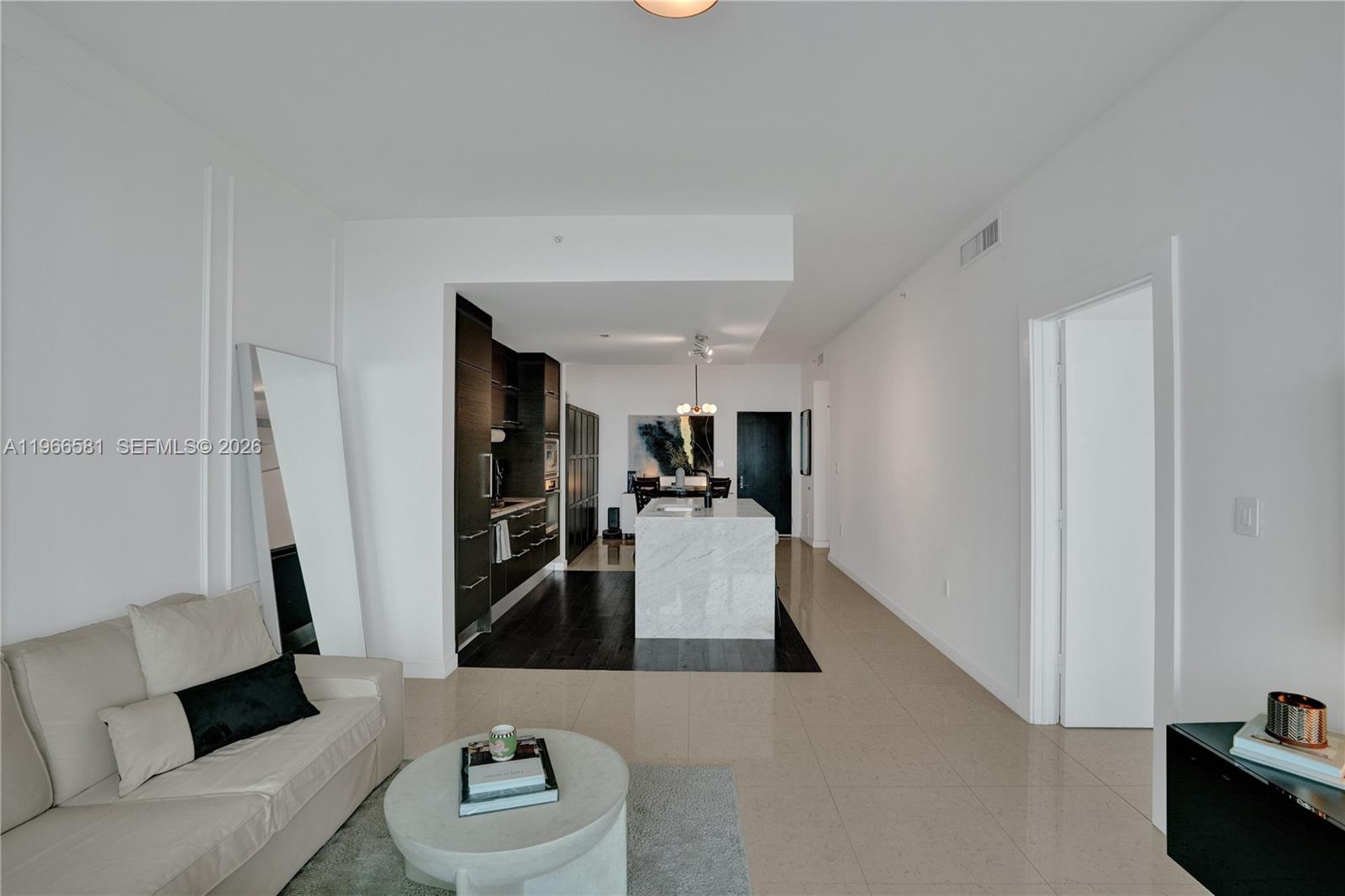 900 Biscayne Blvd #2907, Miami FL 33132