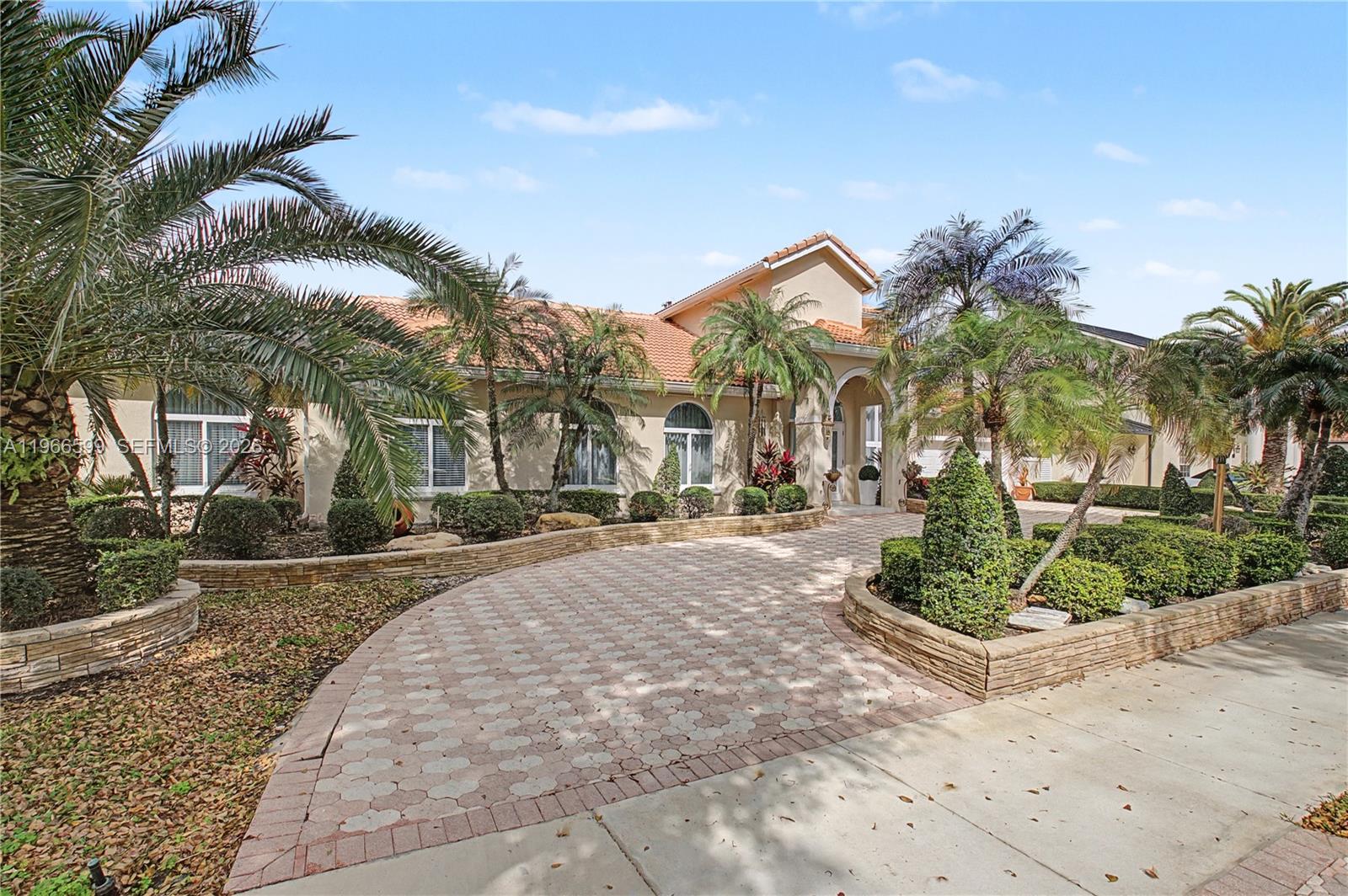 8305 NW 157th Ter, Miami Lakes FL 33016