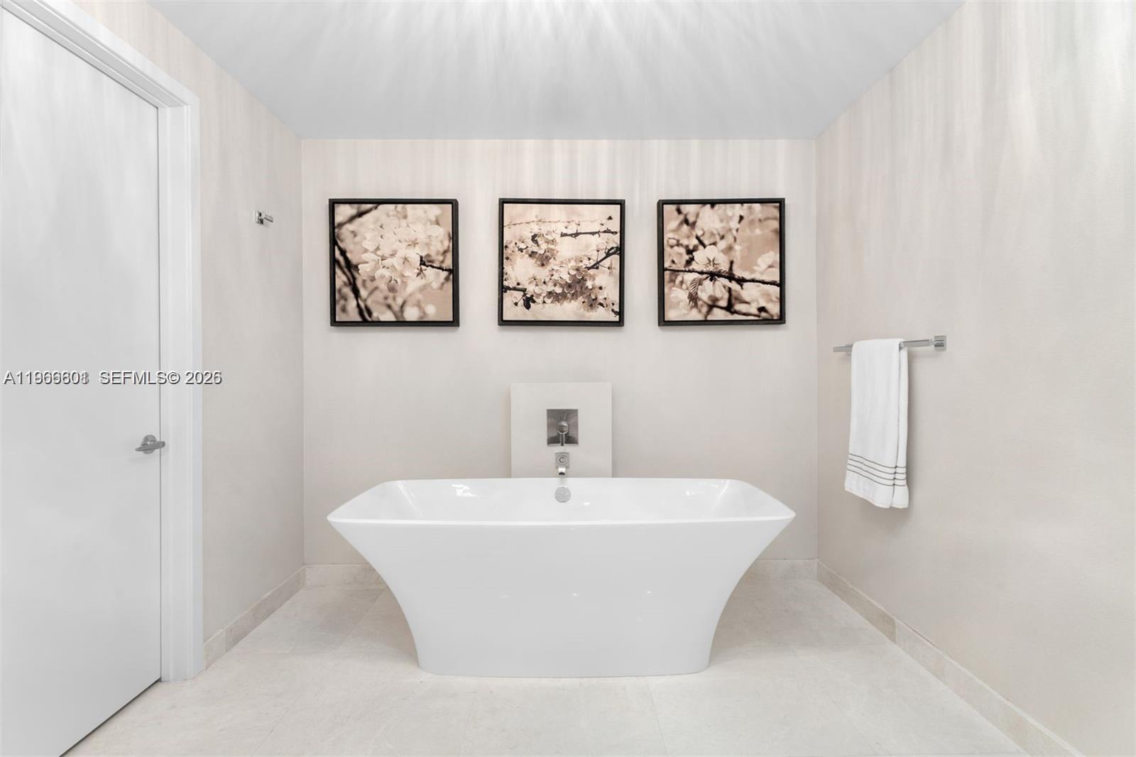 17301 Biscayne Blvd #2110, North Miami Beach FL 33160