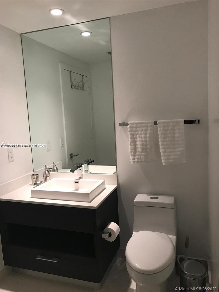 55 SW 9th St #2307, Miami FL 33130