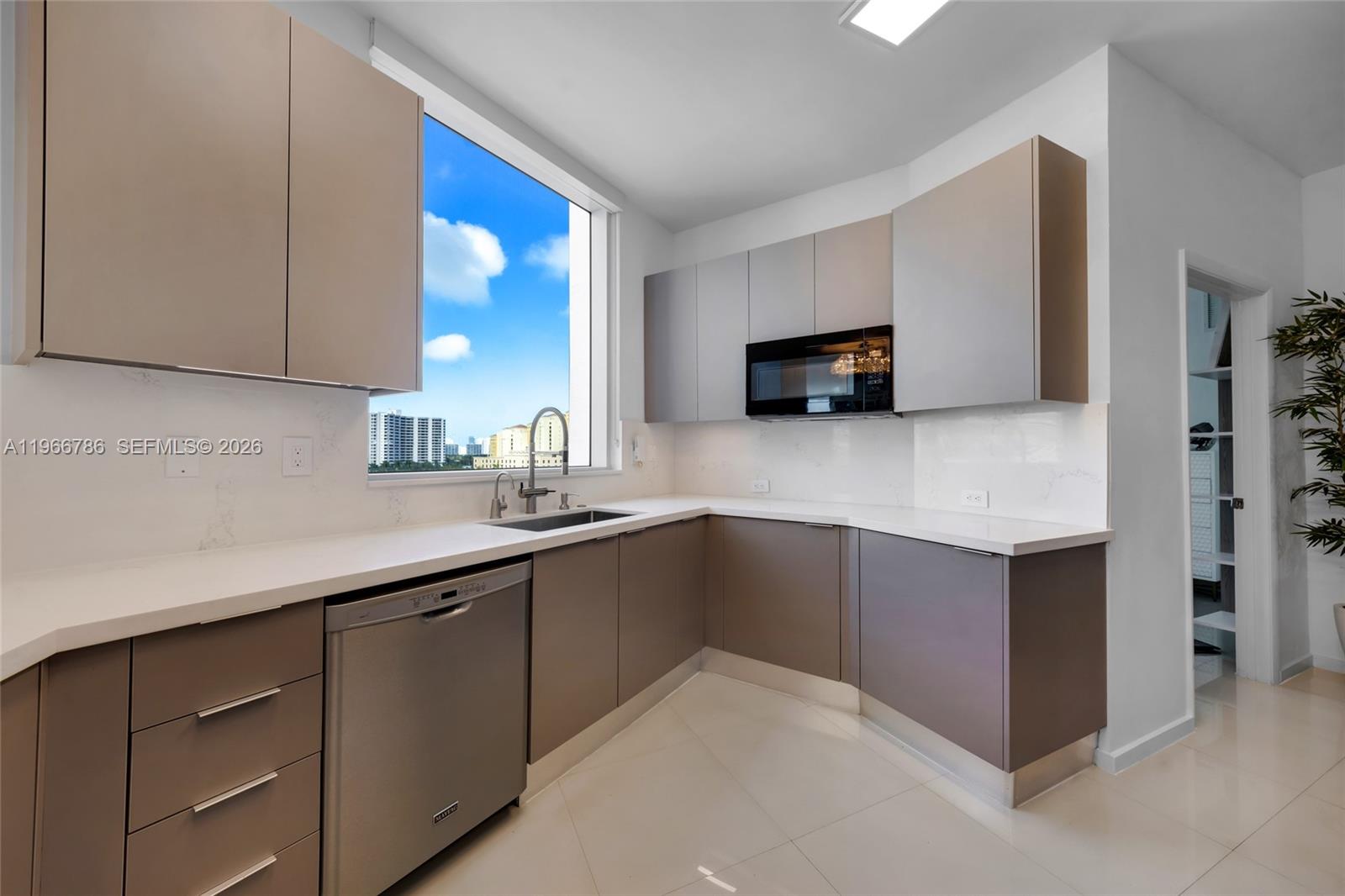 3030 NE 188th St #602, Aventura FL 33180