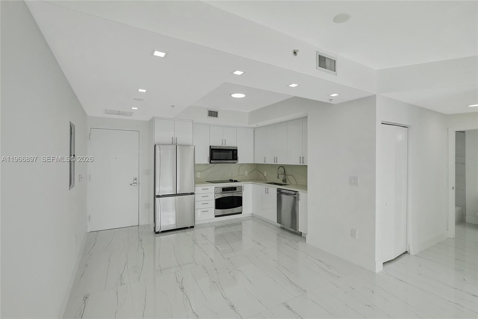 90 SW 3rd St #1602, Miami FL 33130