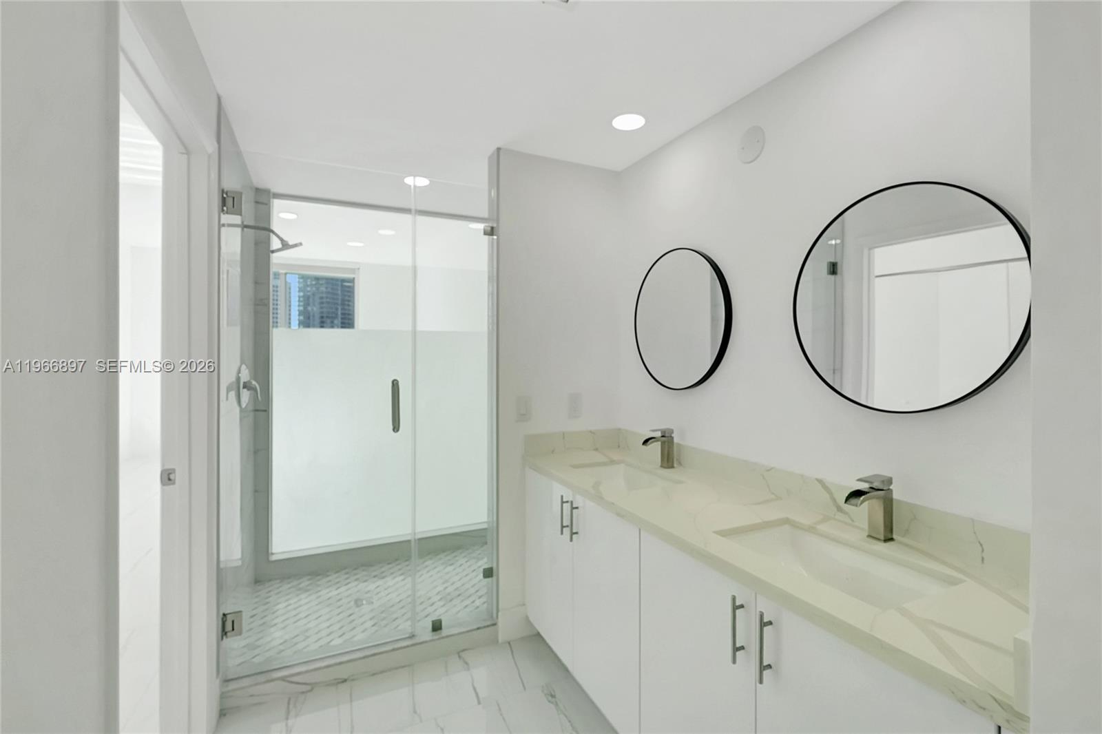 90 SW 3rd St #1602, Miami FL 33130