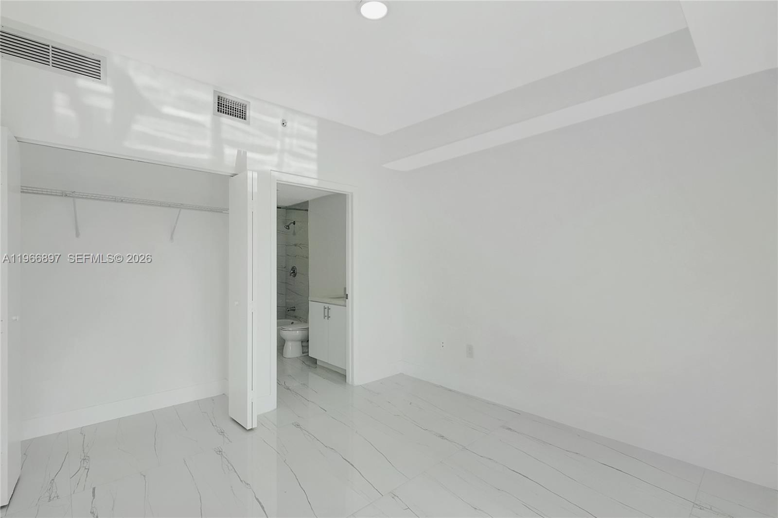 90 SW 3rd St #1602, Miami FL 33130