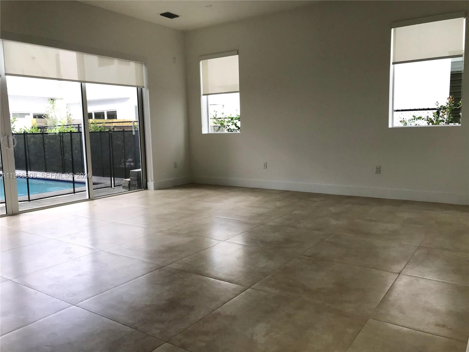 10055 NW 75th St, Doral FL 33178