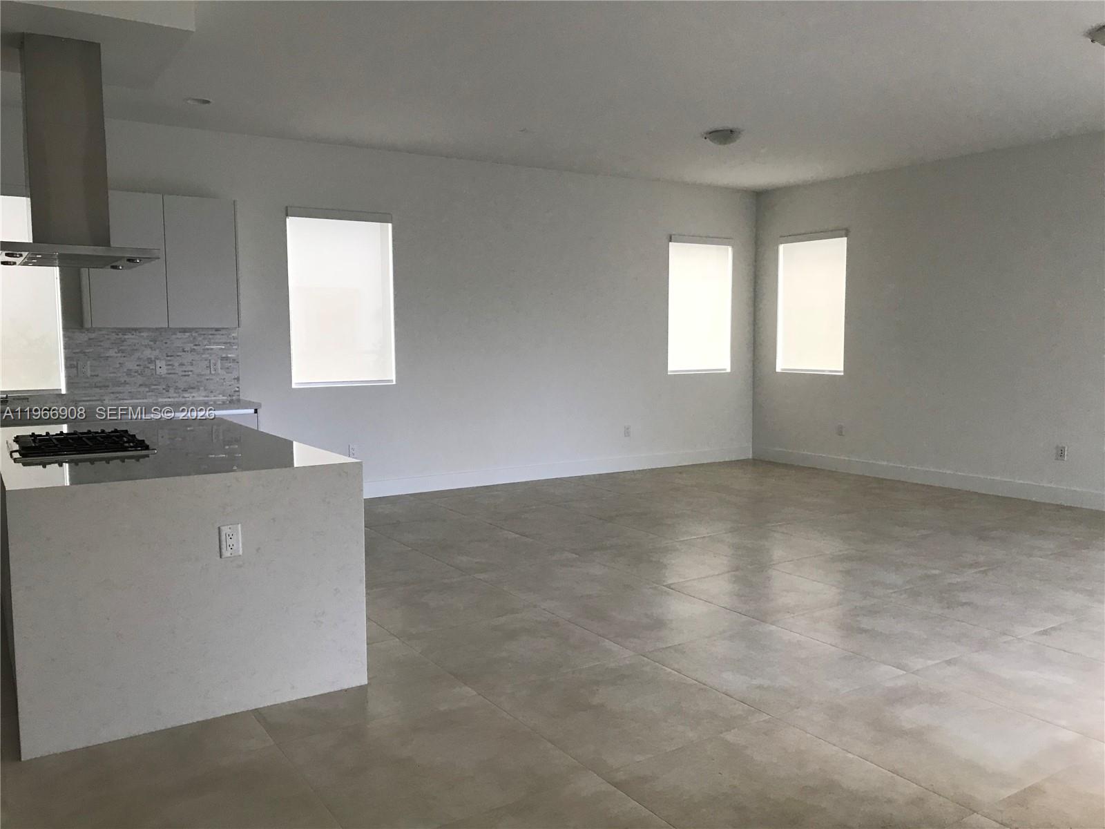 10055 NW 75th St, Doral FL 33178