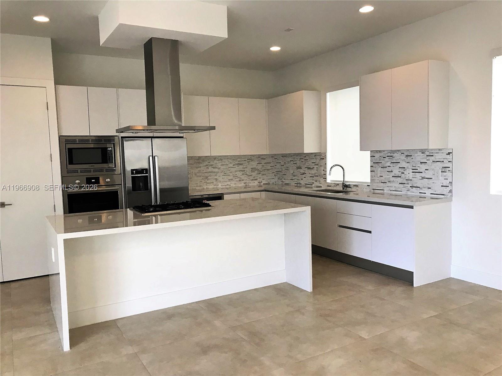 10055 NW 75th St, Doral FL 33178