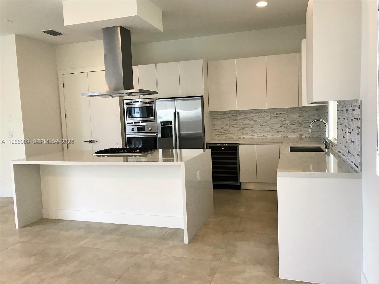 10055 NW 75th St, Doral FL 33178