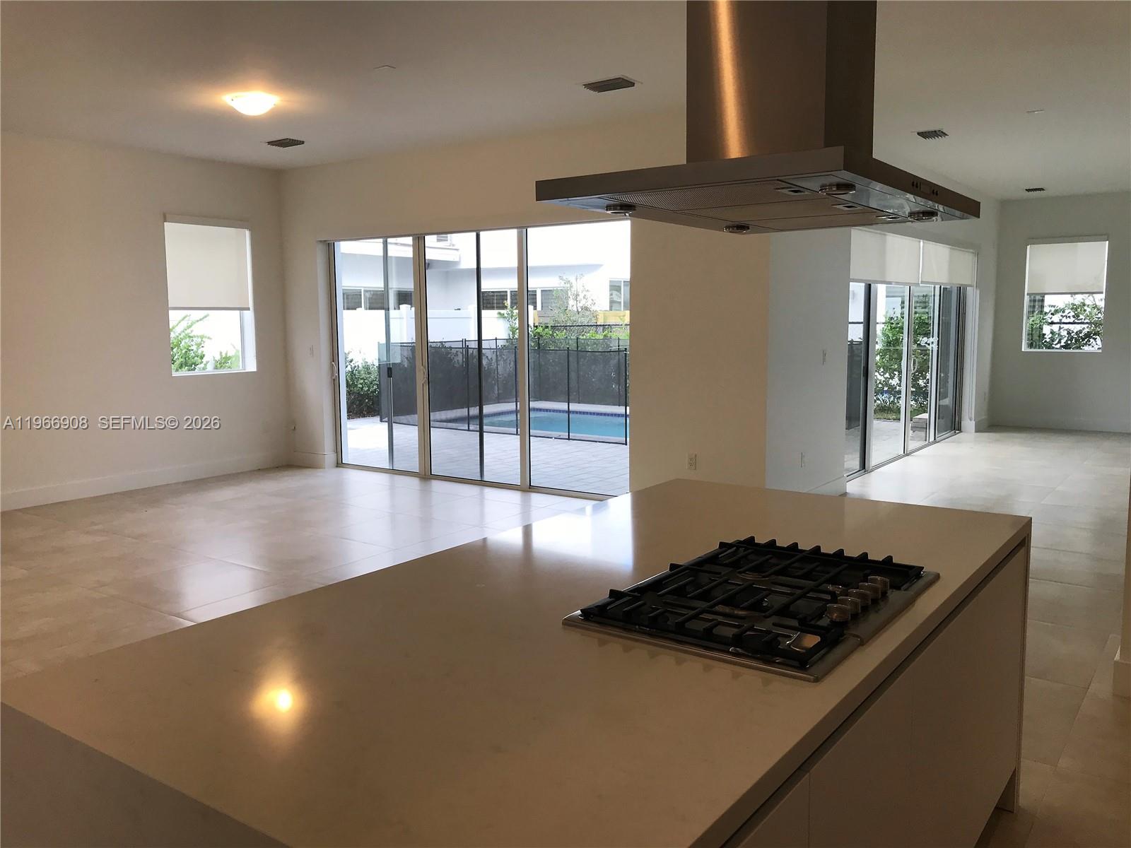 10055 NW 75th St, Doral FL 33178