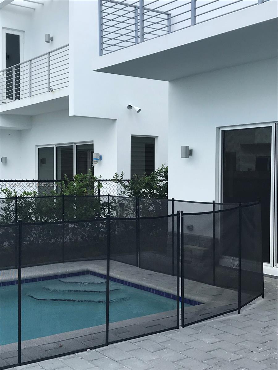 10055 NW 75th St, Doral FL 33178