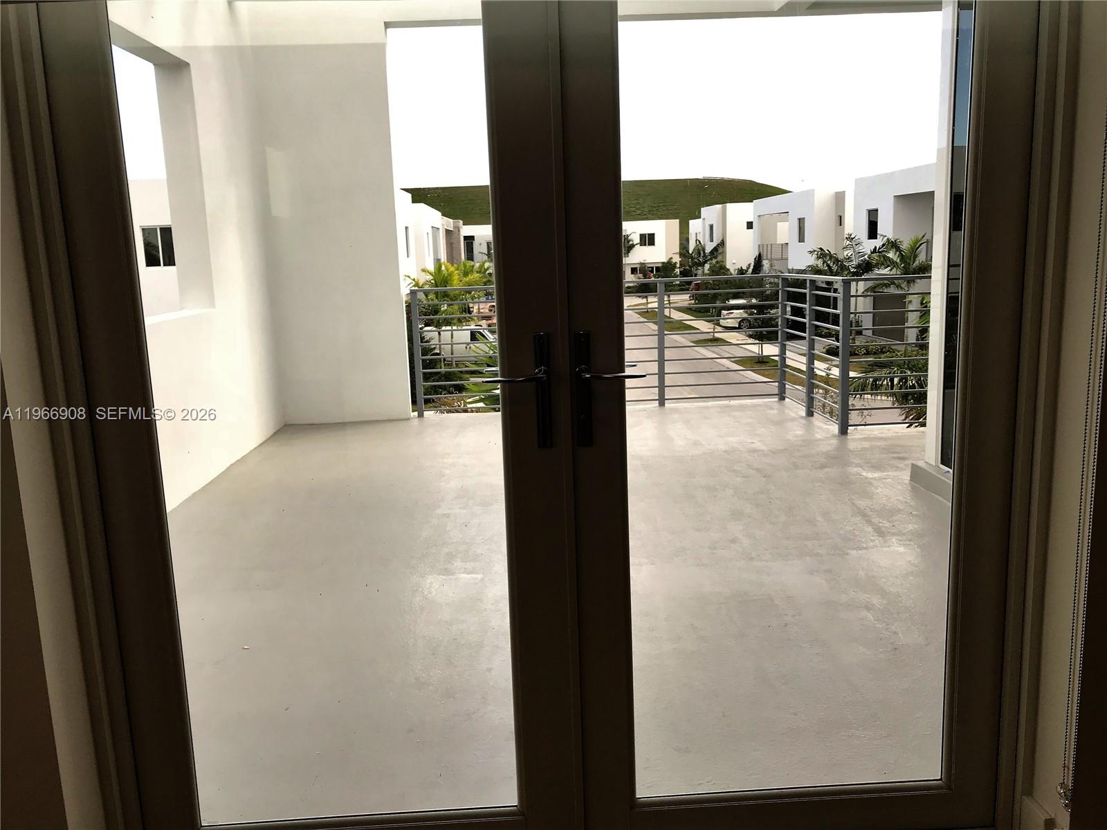 10055 NW 75th St, Doral FL 33178