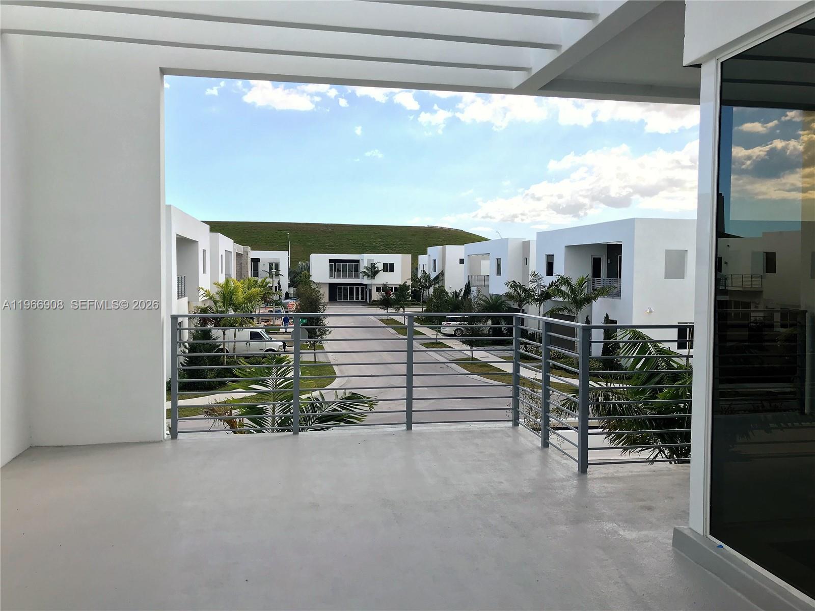 10055 NW 75th St, Doral FL 33178