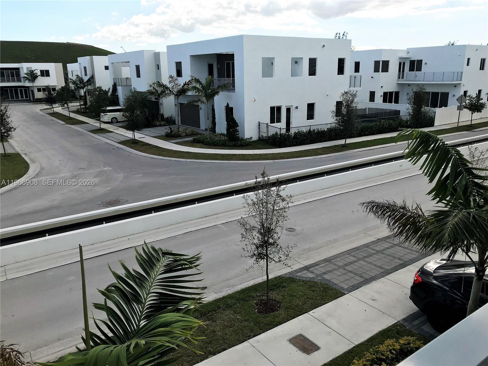 10055 NW 75th St, Doral FL 33178