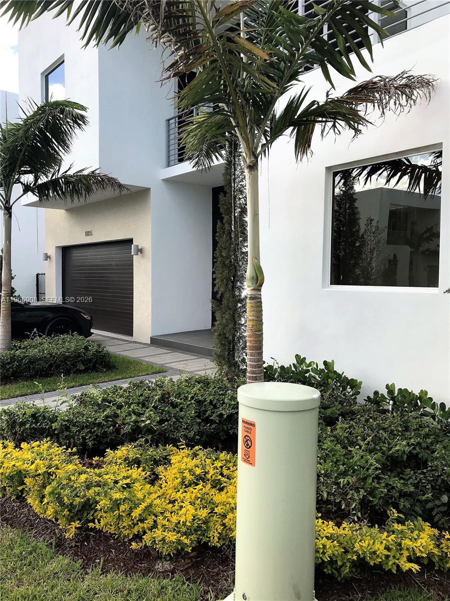 10055 NW 75th St, Doral FL 33178